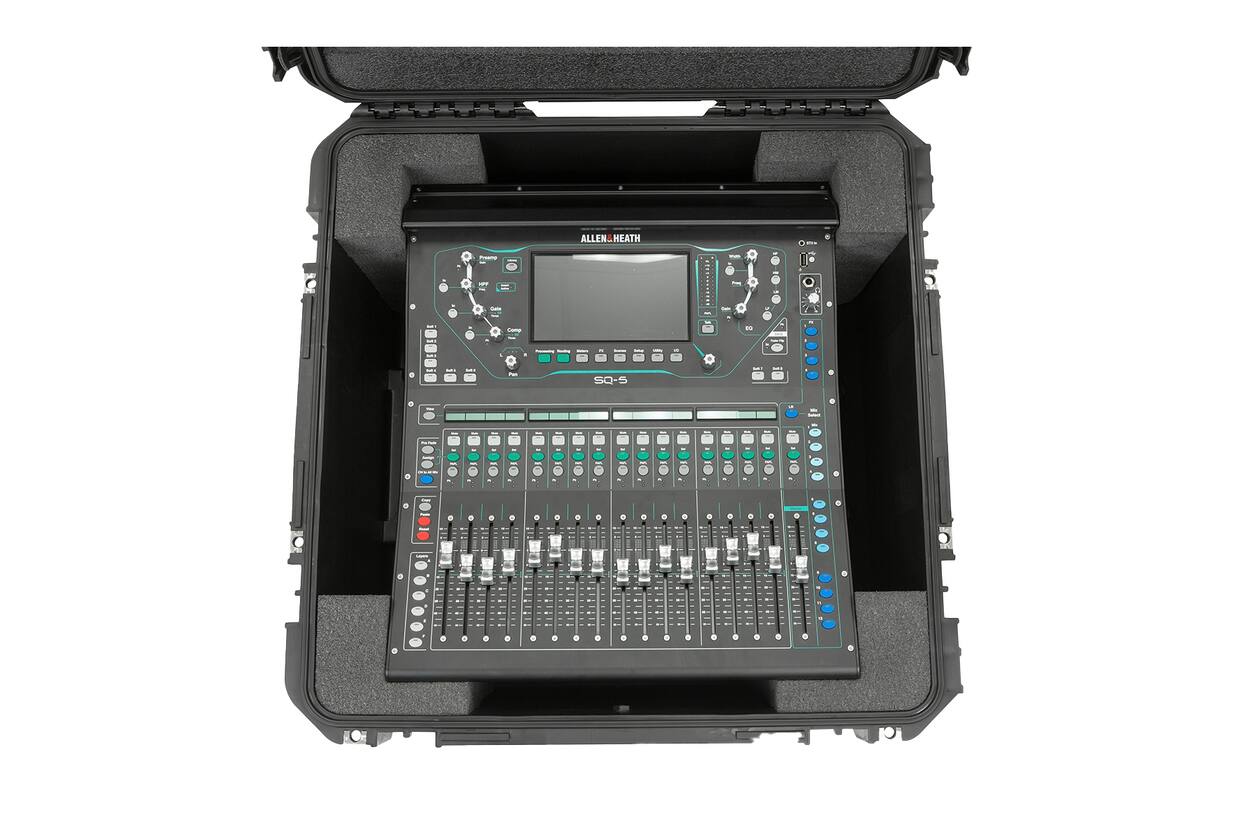 SKB - iSeries 3i-2222-12 - Valise étanche - Noir - Compartiment pour table de mixage Allen & Heath SQ5