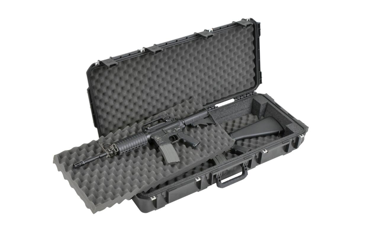 SKB - iSeries 3614-6 - Valise Étanche - Noire - Compartiment Double M4/Fusil Court