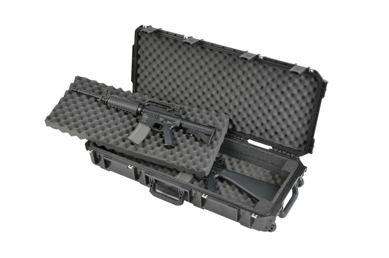 SKB - iSeries 3614-6 - Valise Étanche - Noire - Compartiment Double M4/Fusil Court