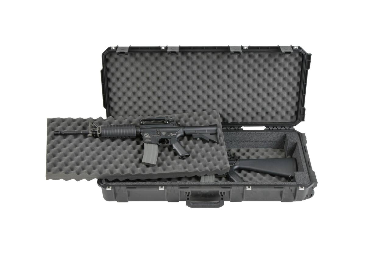 SKB - iSeries 3614-6 - Valise Étanche - Noire - Compartiment Double M4/Fusil Court