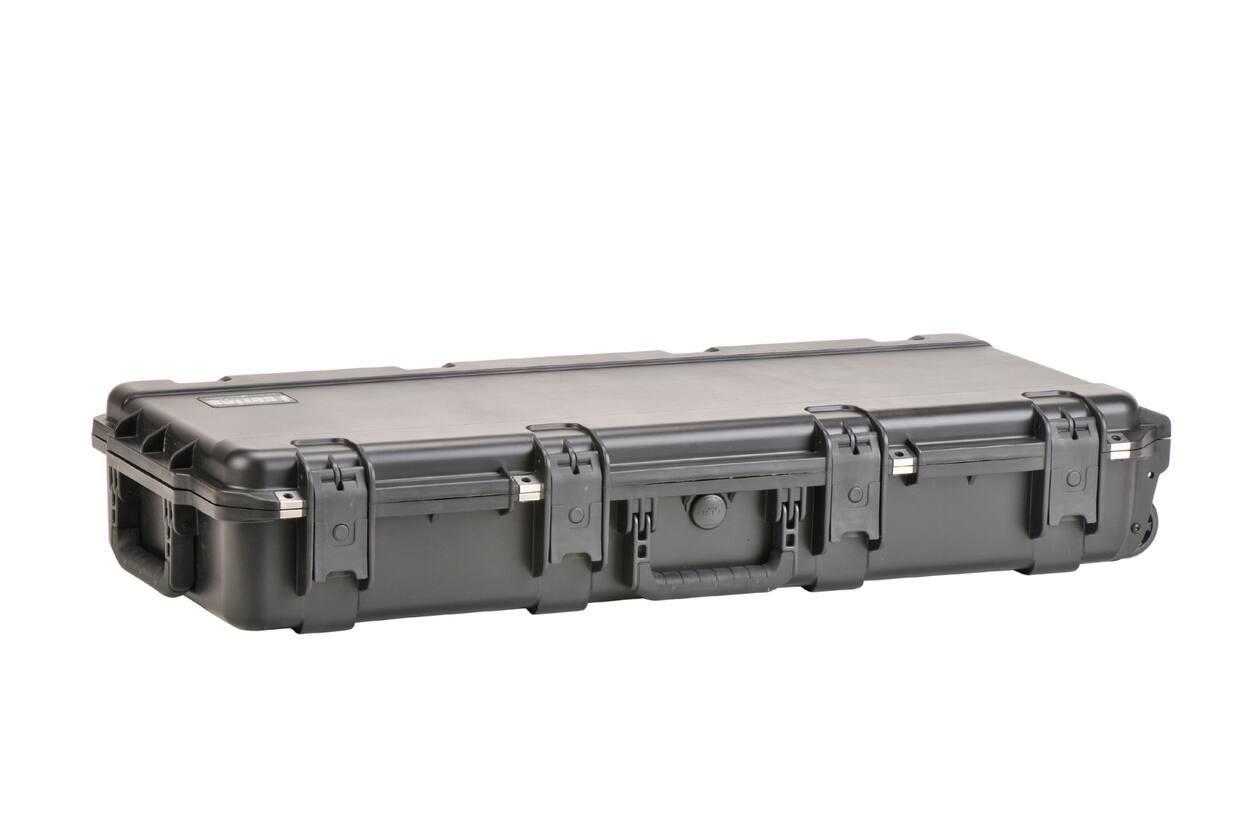 SKB - iSeries 3614-6 - Valise Étanche - Noire - Compartiment Double M4/Fusil Court