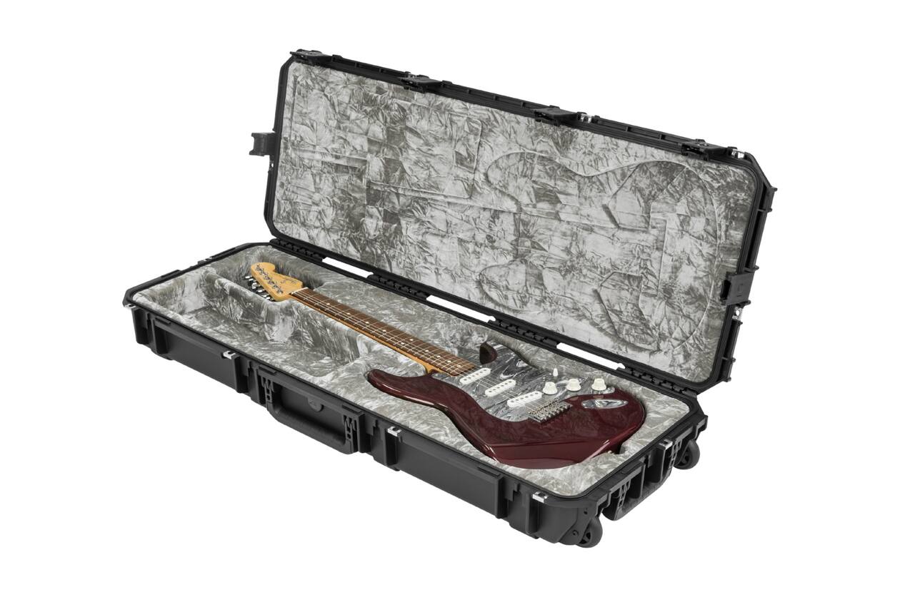 SKB - iSeries 4214-6 - Valise Étanche - Noire - Compartiment Guitare Strat/Tele