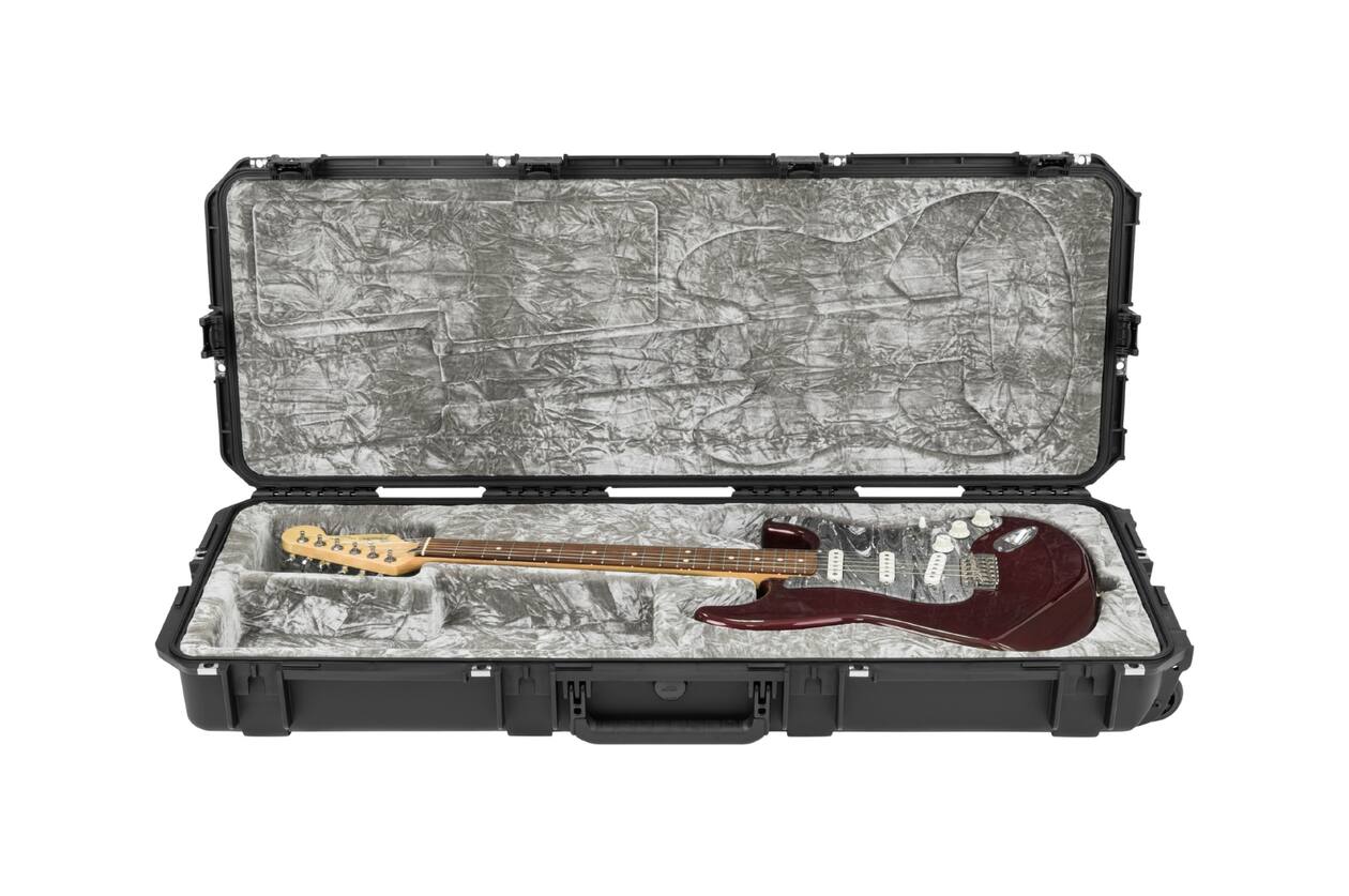SKB - iSeries 4214-6 - Valise Étanche - Noire - Compartiment Guitare Strat/Tele