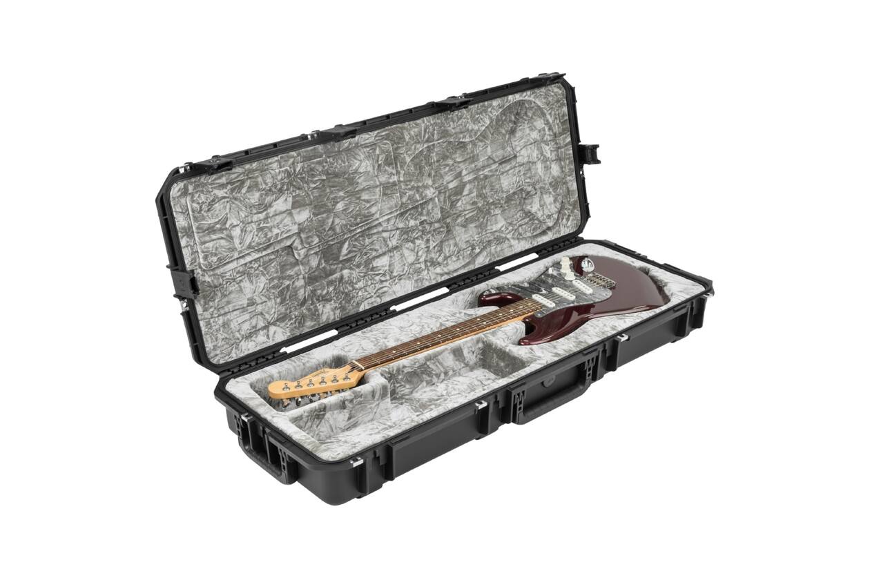 SKB - iSeries 4214-6 - Valise Étanche - Noire - Compartiment Guitare Strat/Tele