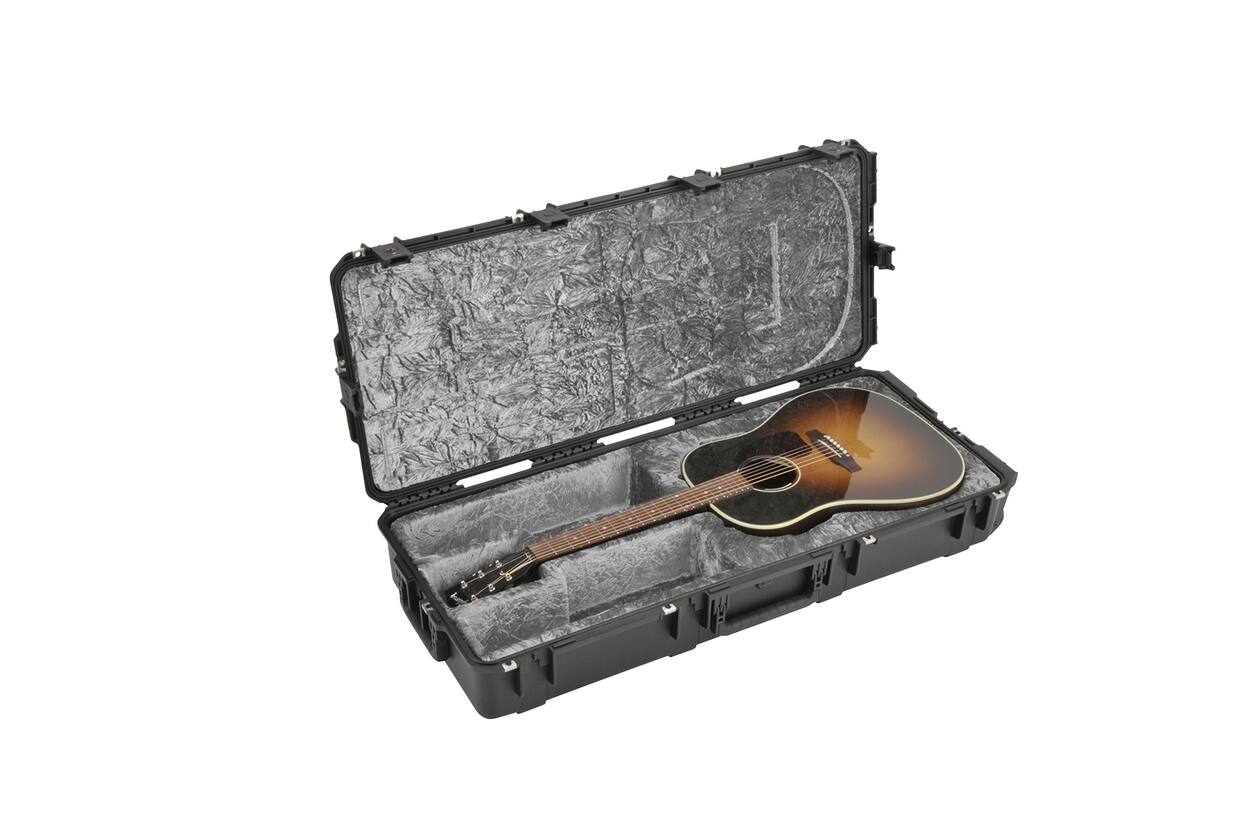 SKB - iSeries 4217-18 - Valise Étanche - Compartiment Guitare Acoustique - Noire