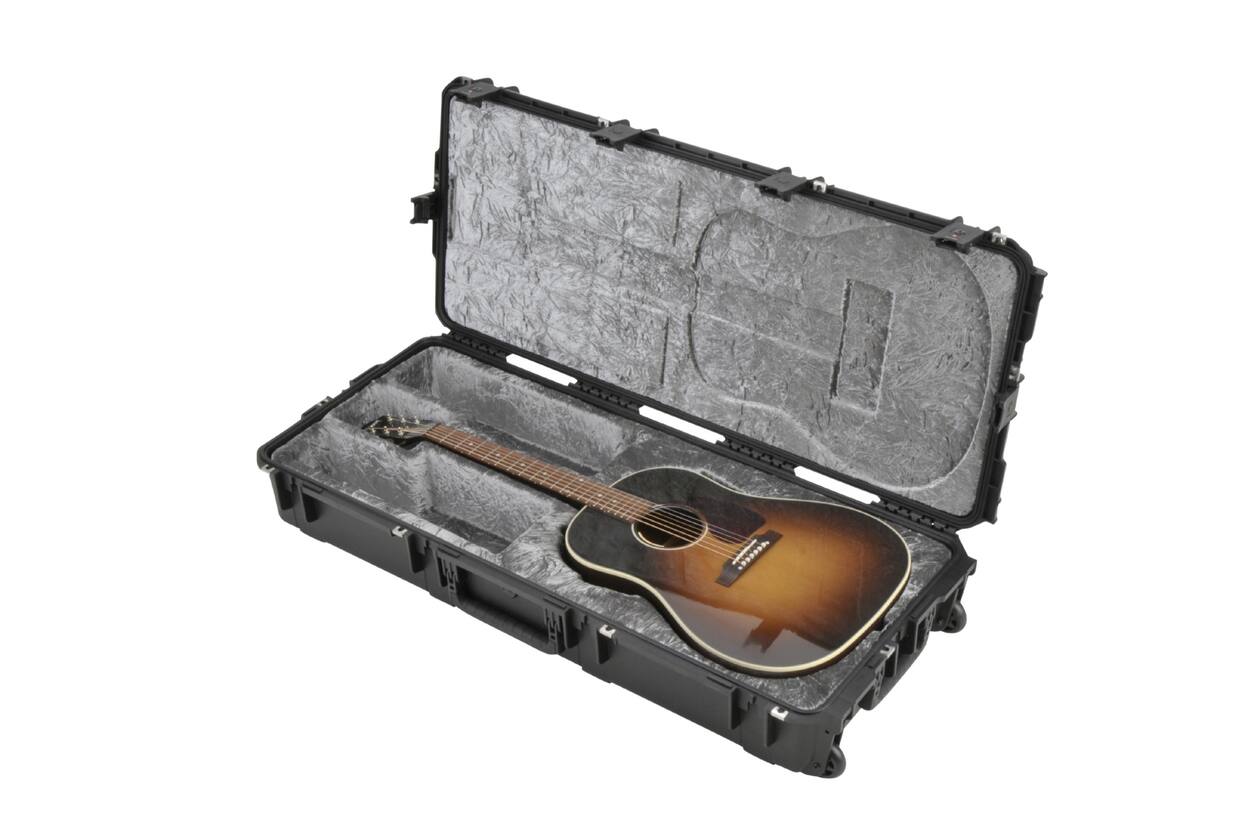 SKB - iSeries 4217-18 - Valise Étanche - Compartiment Guitare Acoustique - Noire