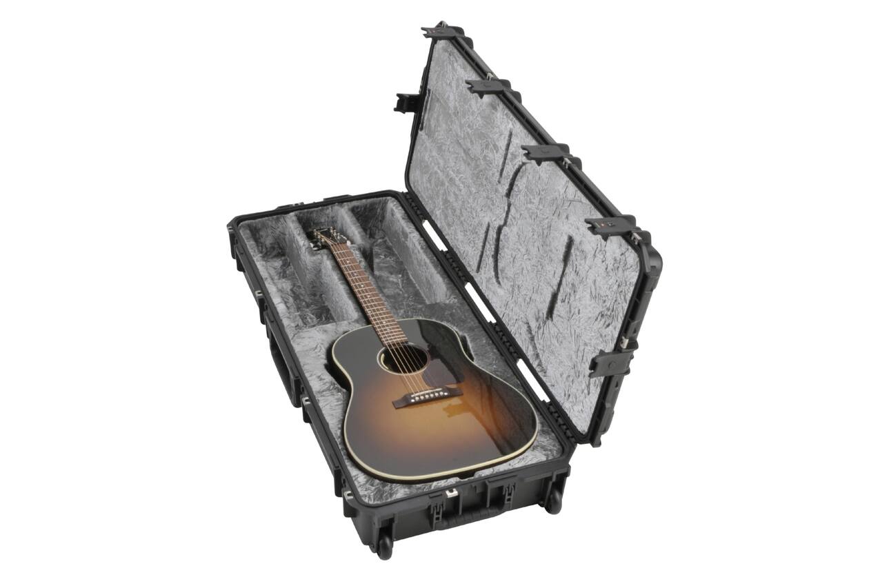 SKB - iSeries 4217-18 - Valise Étanche - Compartiment Guitare Acoustique - Noire