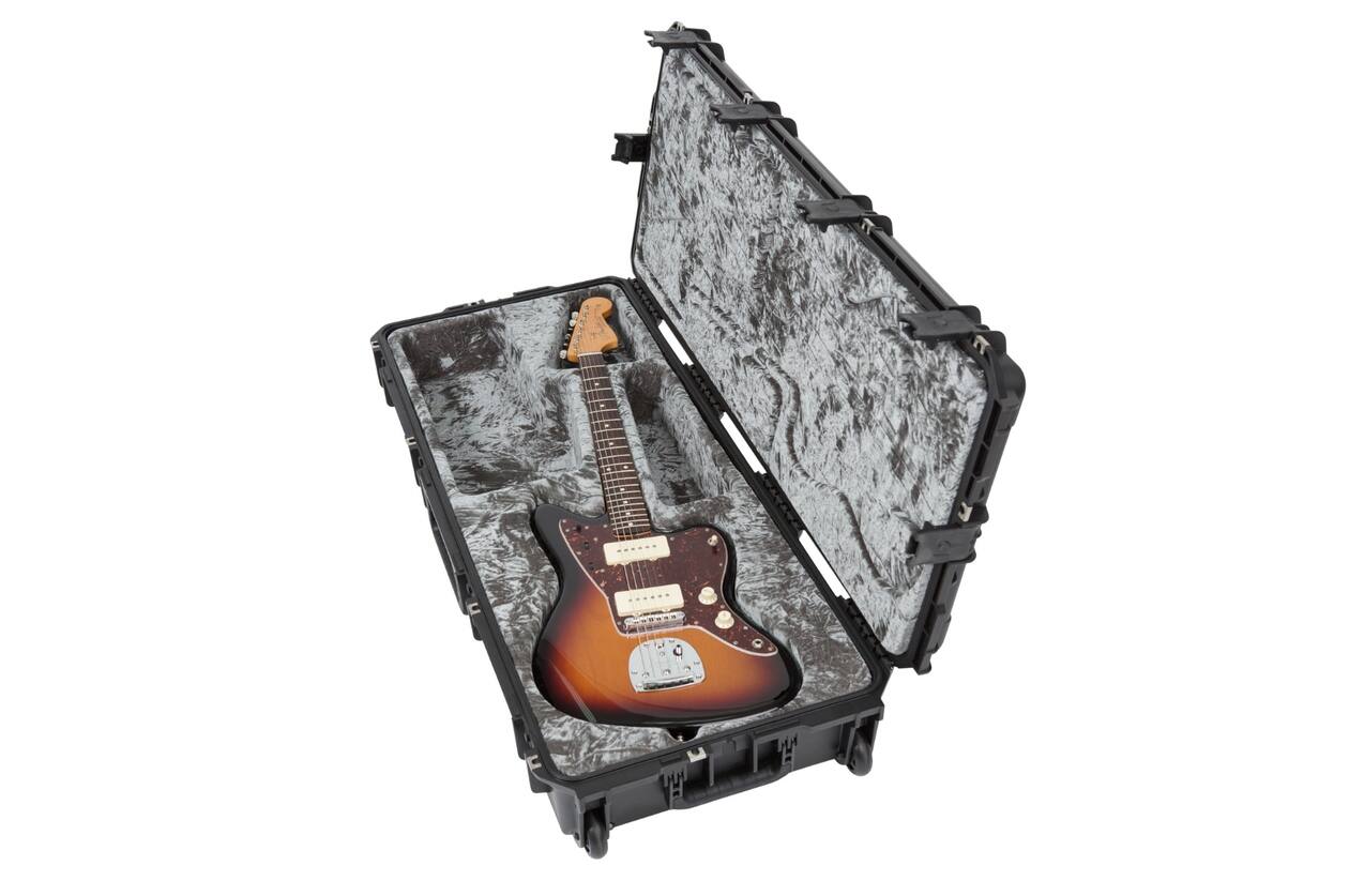 SKB - iSeries 4217-30 - Valise Étanche - Noire - Compartiment Guitare Jaguar/Jazzmaster