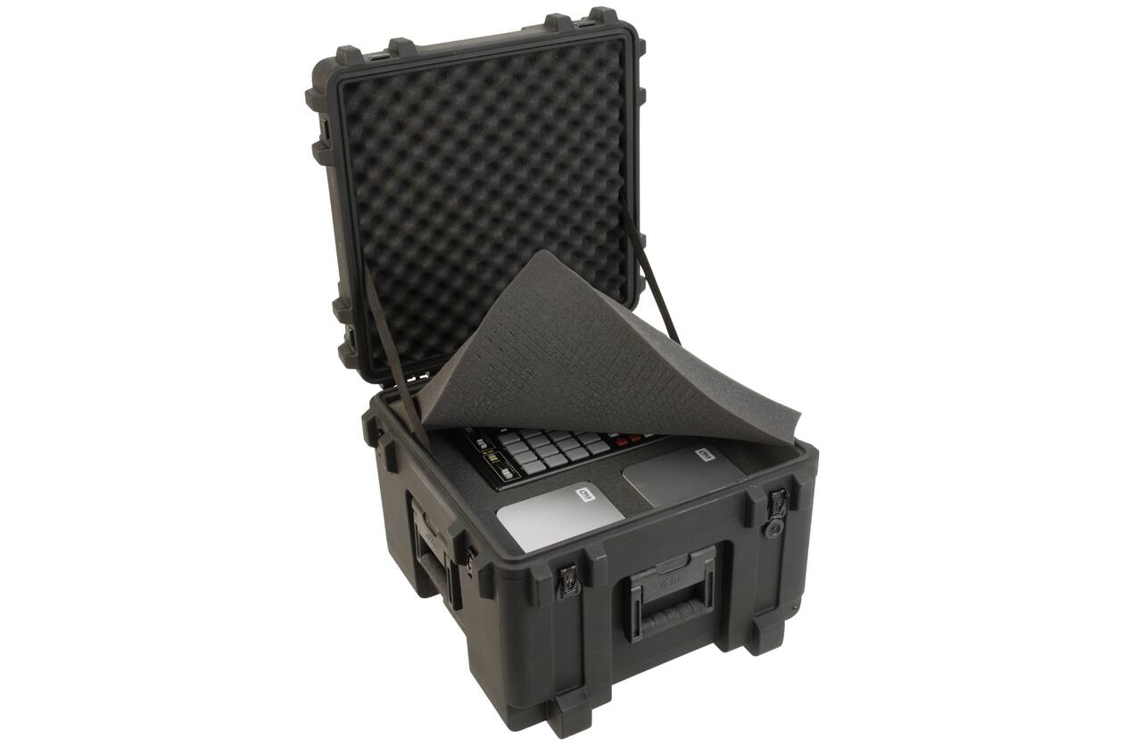 SKB - rSeries 1919-14 - Valise Étanche - Noire - avec Roulettes - Mousse Cubique