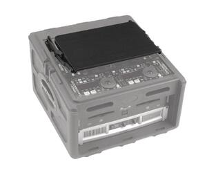 SKB - Étagère A/V de 123 cm pour Racks Inclinés 8U+