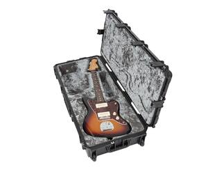 SKB - iSeries 4217-30 - Valise Étanche - Noire - Compartiment Guitare Jaguar/Jazzmaster